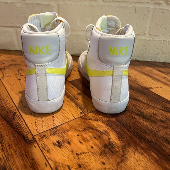 Nike Blazer 77 trainers in white and yellow - Picture 3 of 4